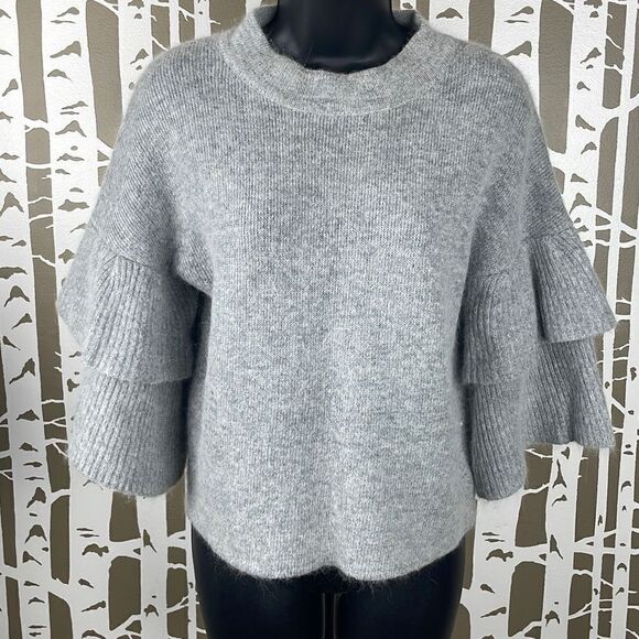 Gianni Bini Ruffled Cropped Sleeve Crewneck Fuzzy Sweater M Gray - Picture 1 of 7